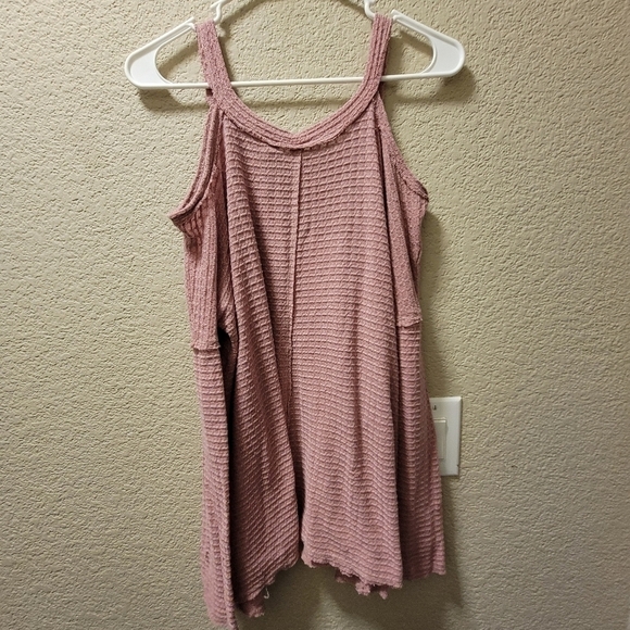 Design Lab Distressed Waffle Knit Cold Shoulder Top, Dusty Rose Color, Size S - Picture 7 of 7